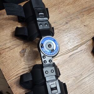 Adjustable Black elbow Brace with Blue Dial